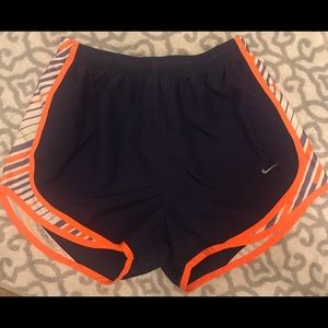 Women's Nike Work Out Shorts! ✔️✔️