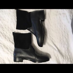 ⭐️NWOT Gap-Black leather bootie ⭐️