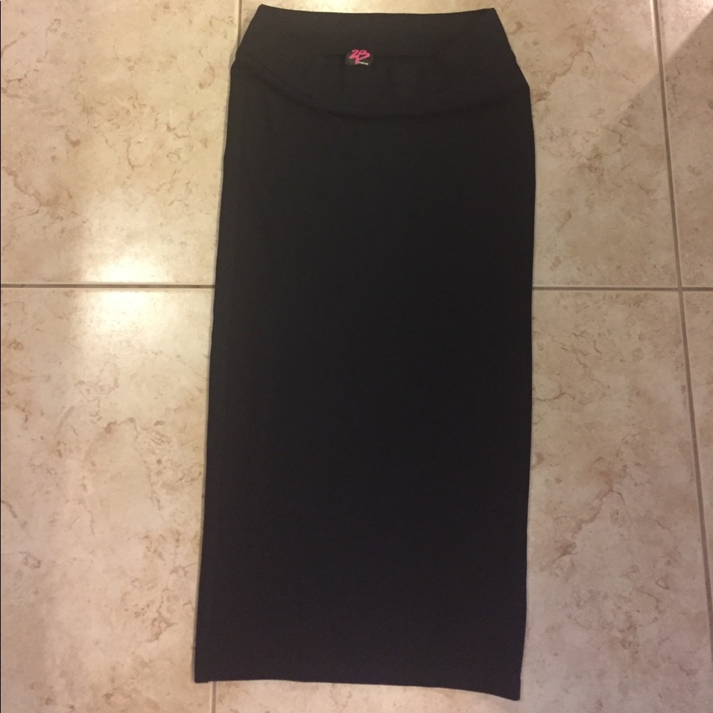 BEBE MIDI SKIRT. BLACK. Size S
