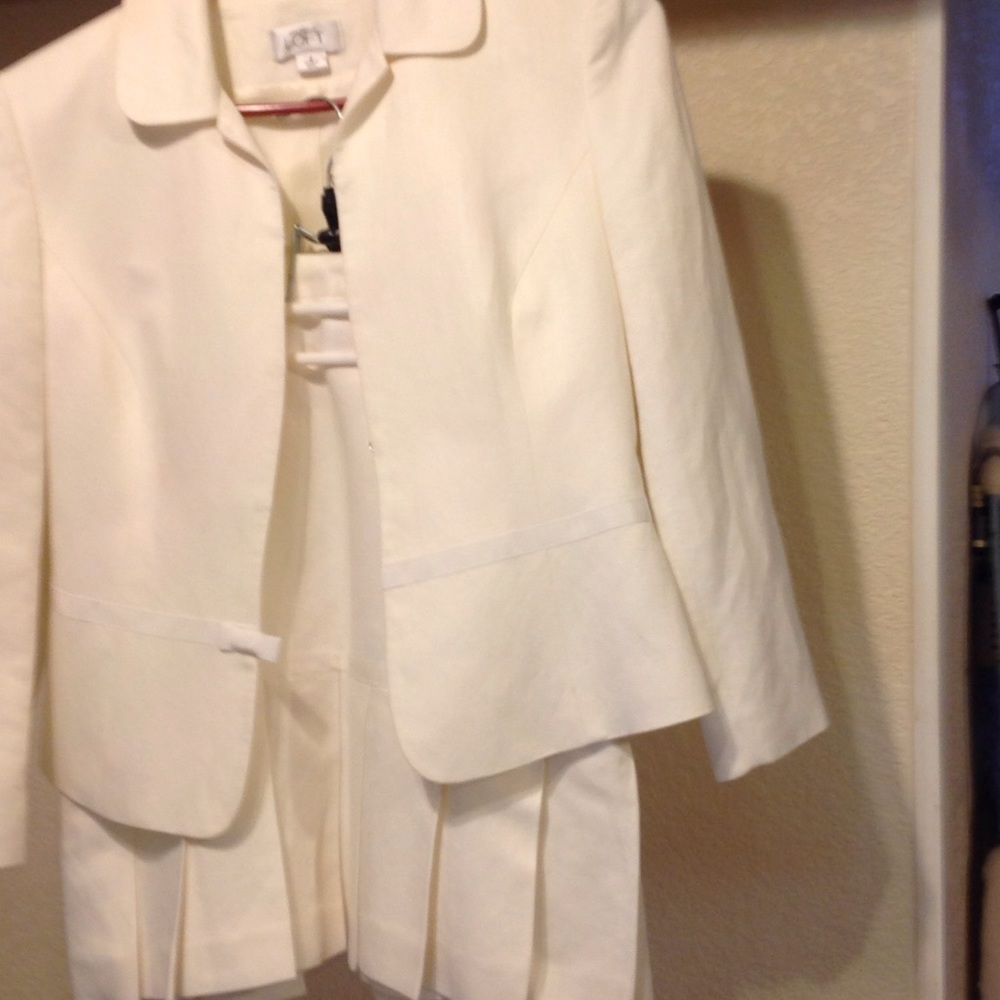 Skirt and jacket dressy suit......