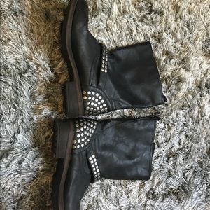 Studded black biker boots. EUC. Sz 8