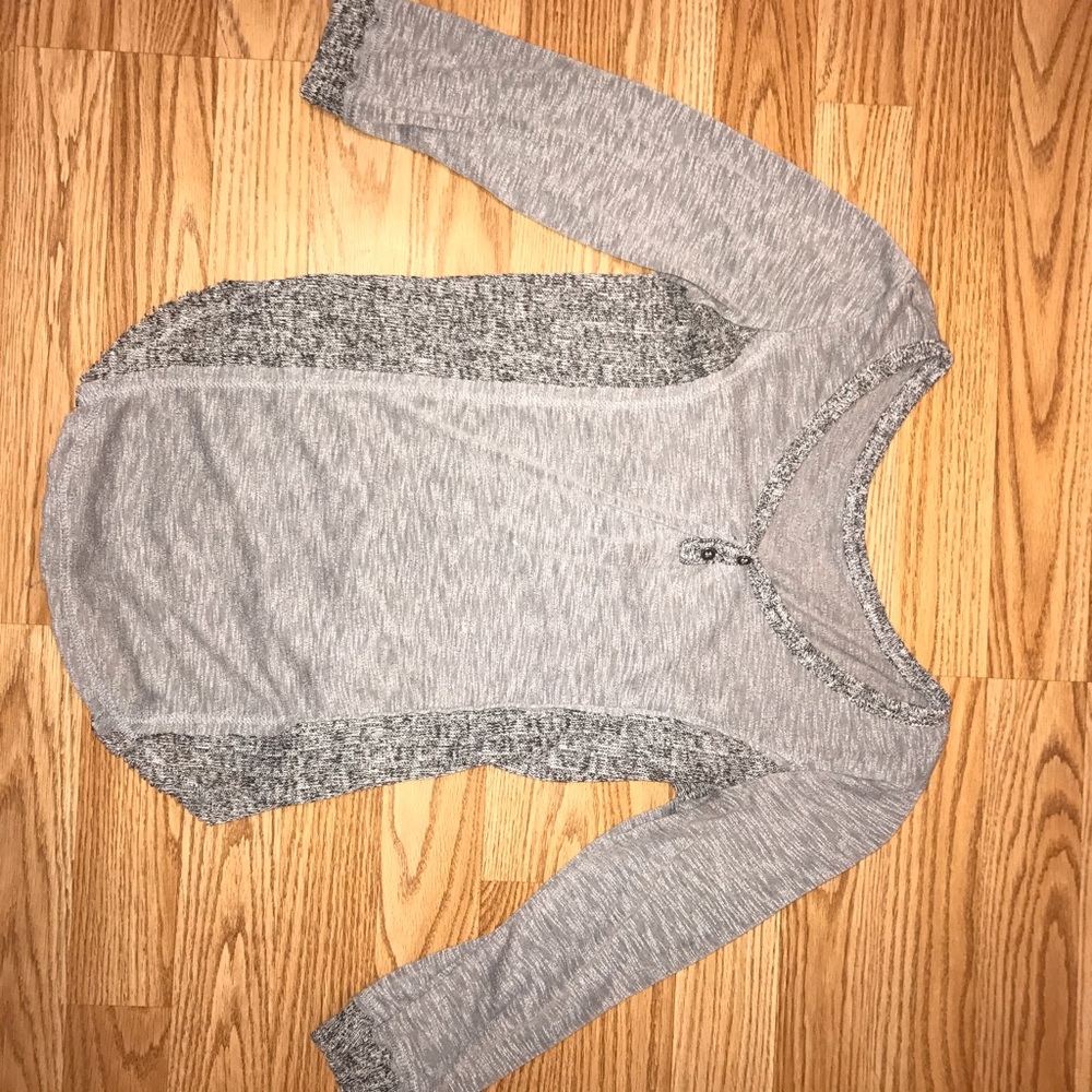 Grey quarter sleeve shirt