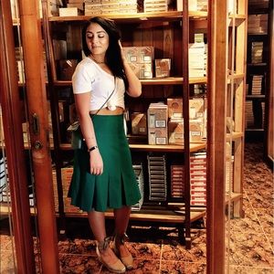 Green high waisted pleated skirt