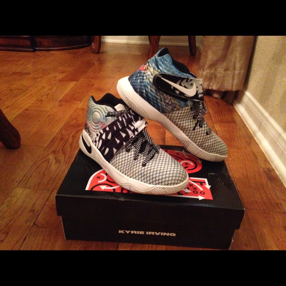 nike kyrie 2 effect multicolor Boys Size 5Y