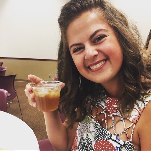 Meet your Posher, Brooke - Picture 4 of 8