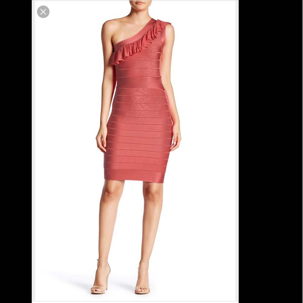 French Connection classic one shoulder ruffle 👗