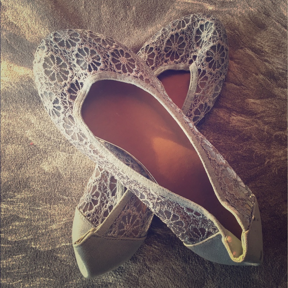 ollio Womens Floral Lace Ballet Flats