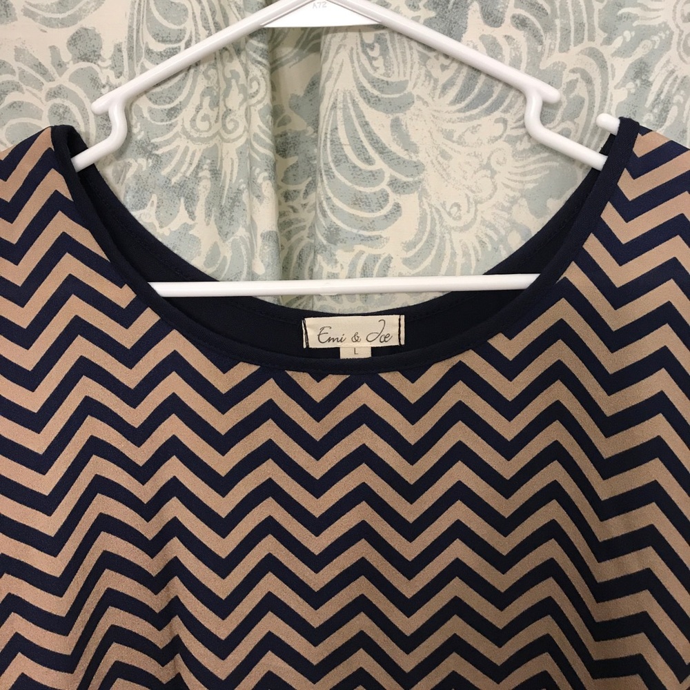 Top - Picture 2 of 4