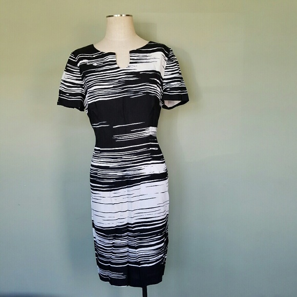 Maggy London Dresses & Skirts - Maggy London Black and White Sheath Dress