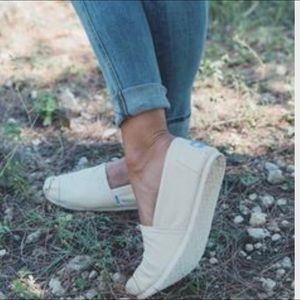 Toms classic natural canvas