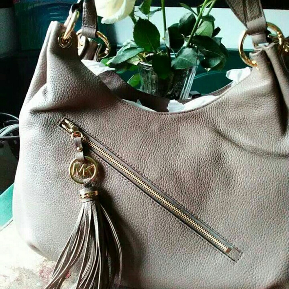 Authentic Michael Kors Leather  Hand bag