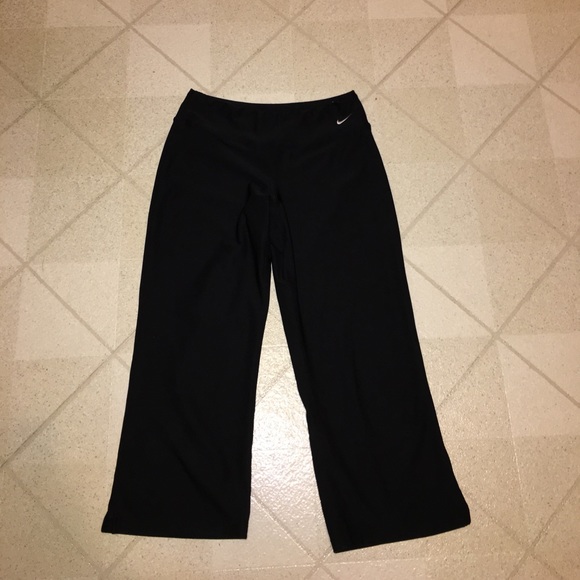 Nike Fit Dry Capri - Picture 1 of 3