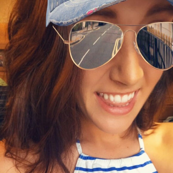 Meet your Posher, Kenzie - Picture 3 of 6