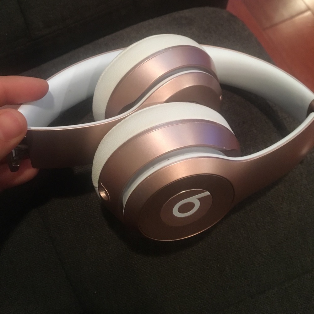 Wireless solo rose gold beats! $100