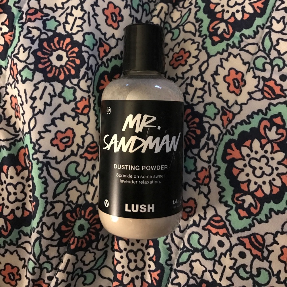 Lush Mr. Sandman dusting powder