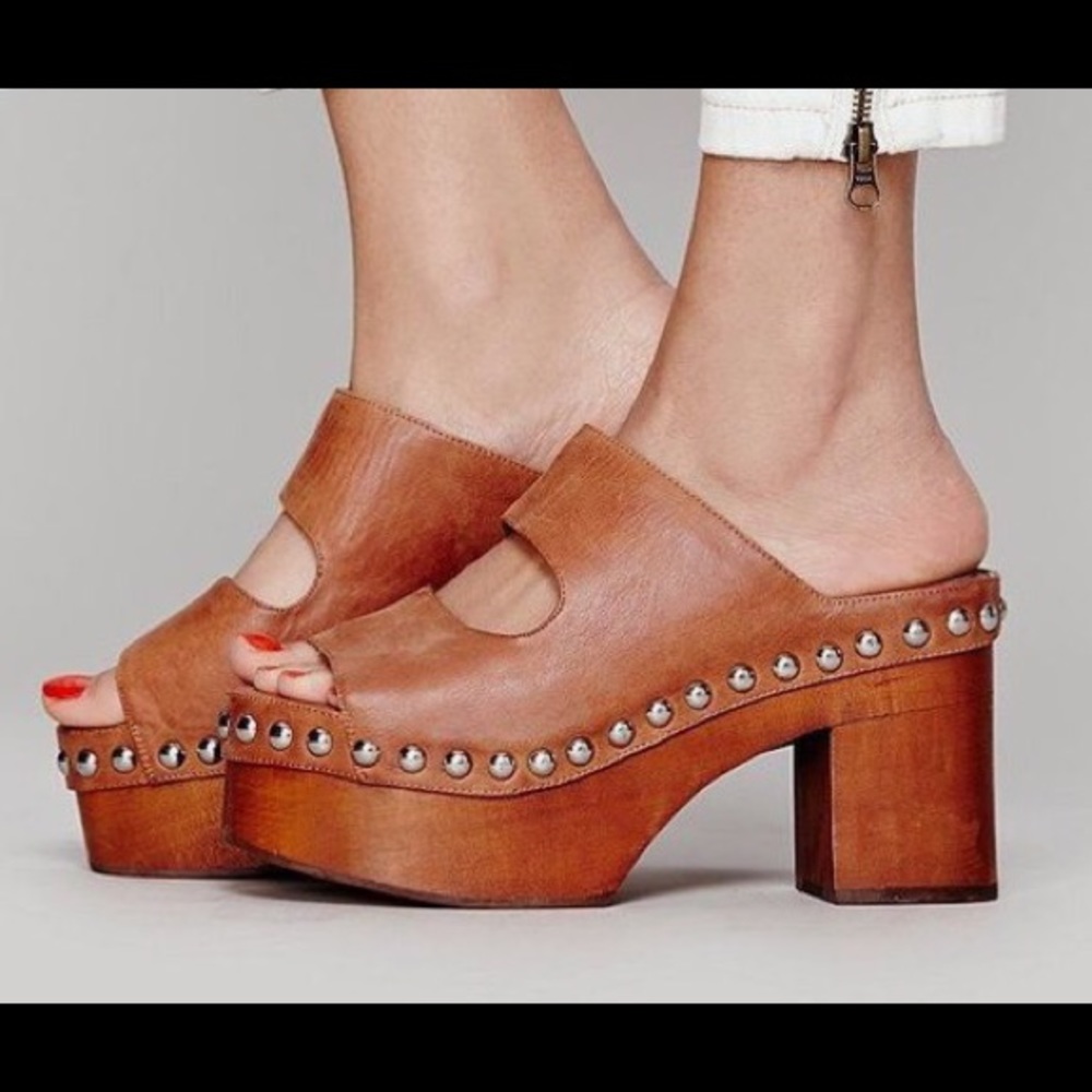 Jeffrey Campbell wooden platform slide size 9