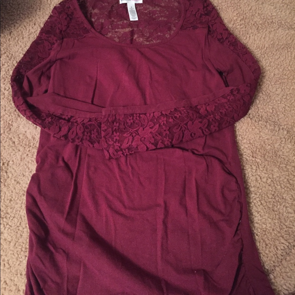 Burgundy long sleeve maternity lace shirt 🤰🏼