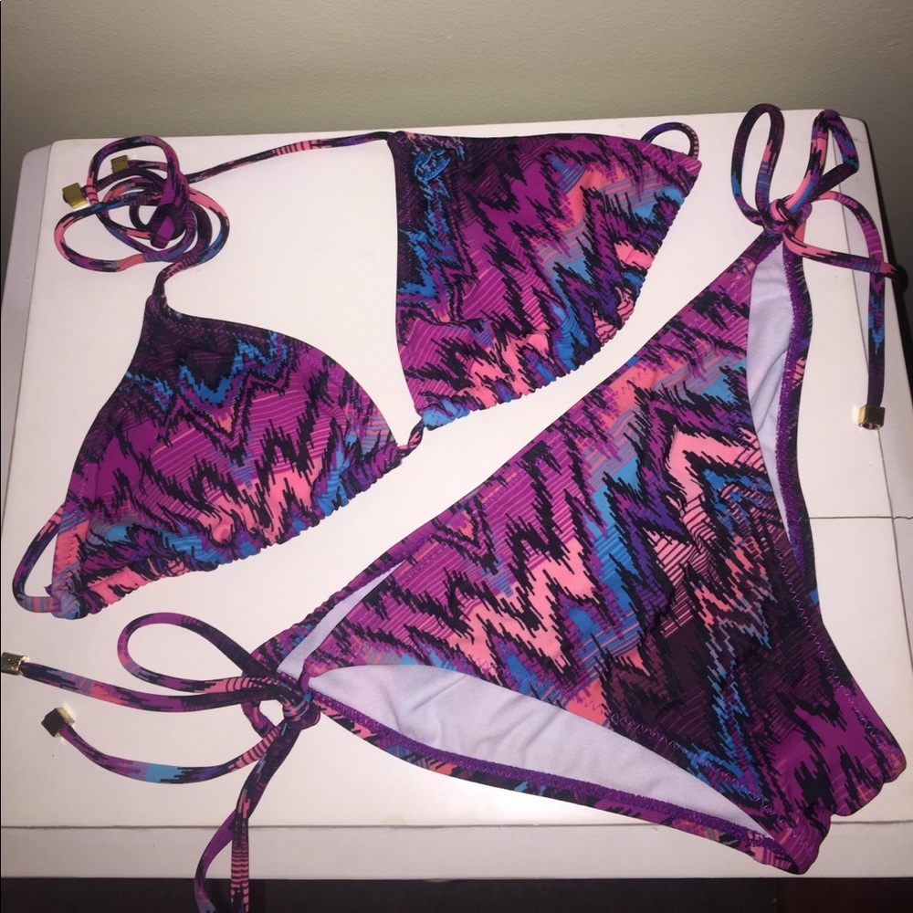 Billabong string bikini size M