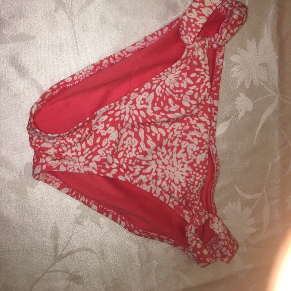 Coral halter bikini - Picture 3 of 3