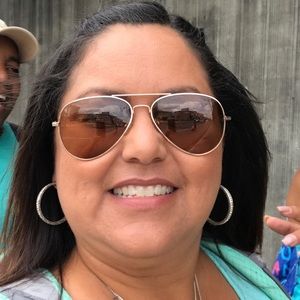 Meet your Posher, Elvia