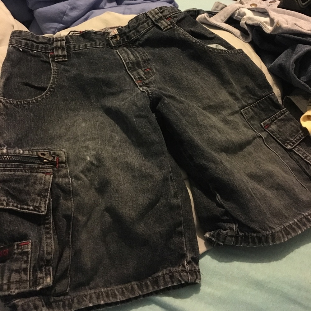 Jean shorts, elastic bands, his key