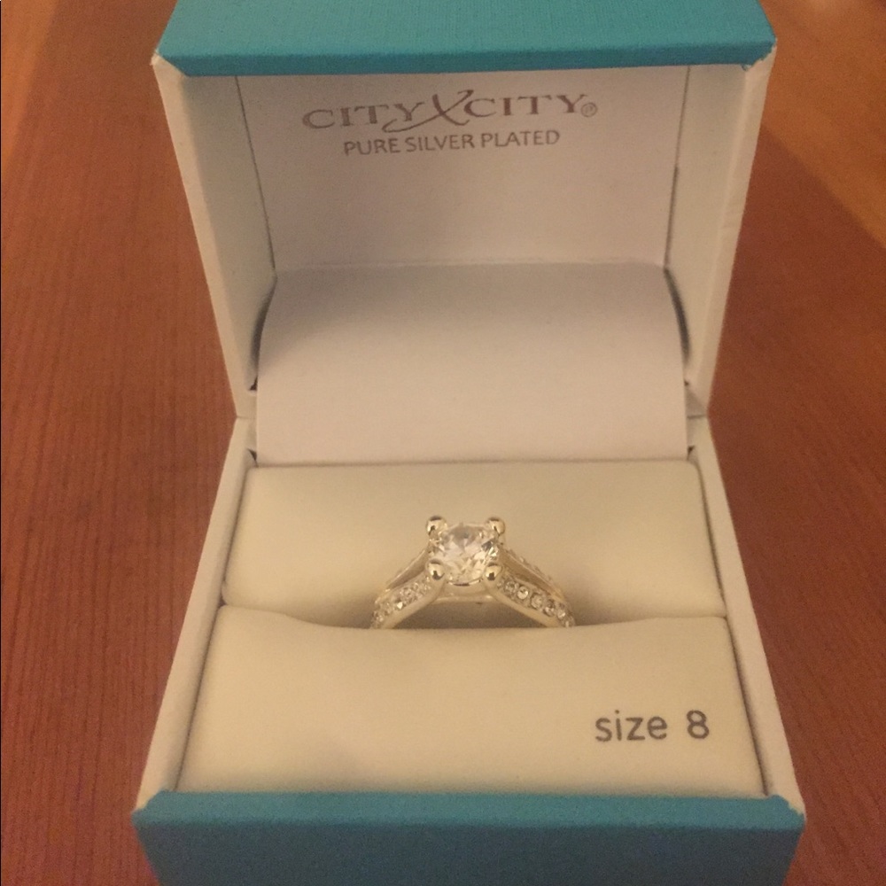 Size 8 Wedding Style Ring Pure Silver Plated