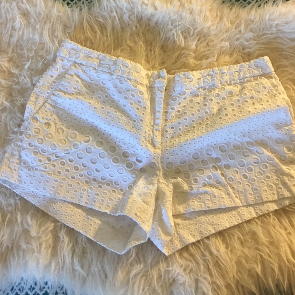 Michael Kors white flat front shorts size 14.