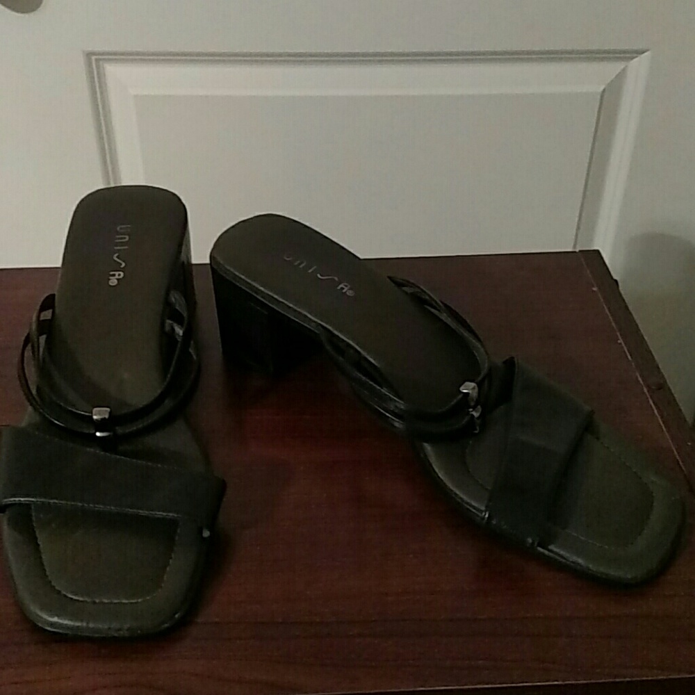 Unisa Black Slip-on Sandal