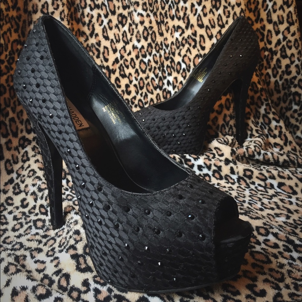 Steve Madden Red Carpt Black Peep Toe Platforms