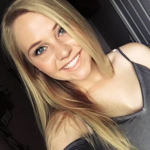 Meet your Posher, Caroline