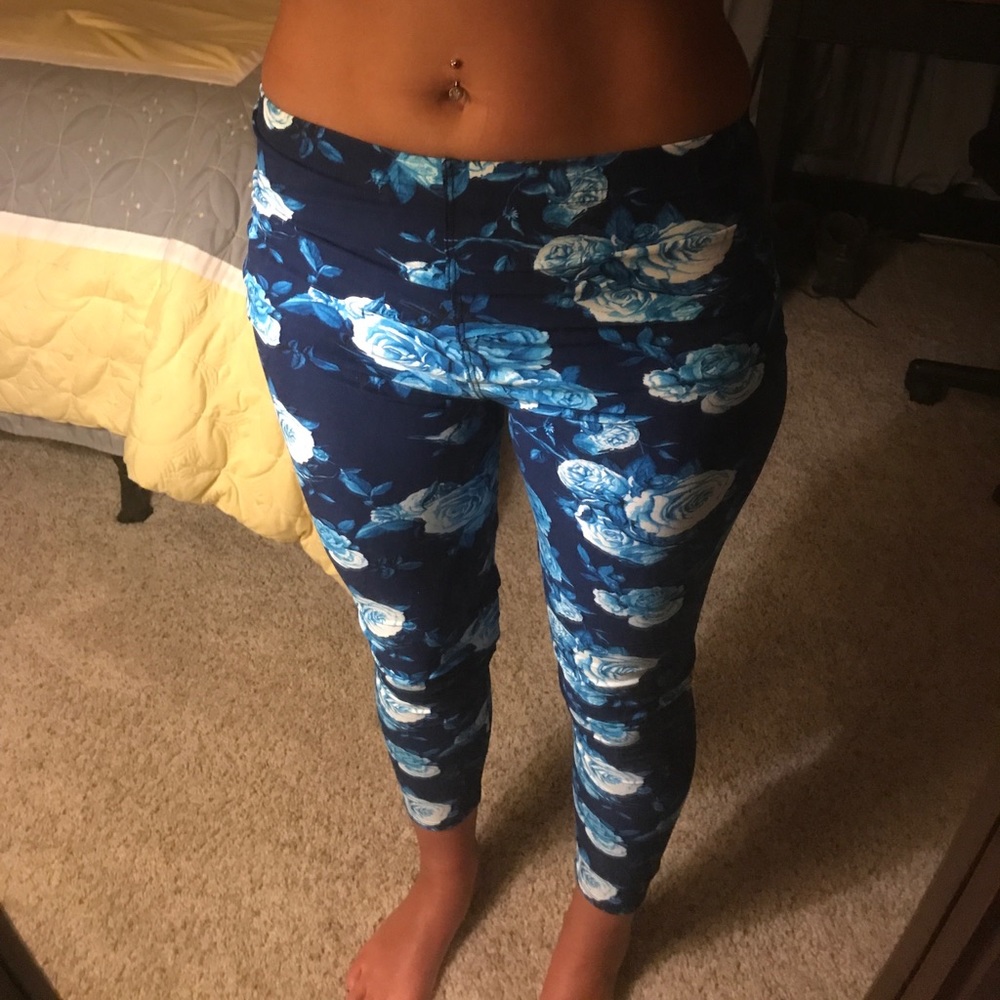💙Infinity Raine floral print leggings!💙
