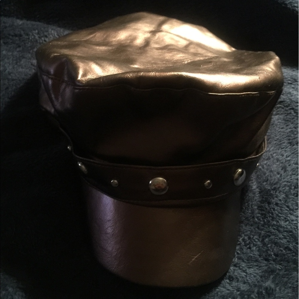 UBi Bronze Cap with Studs