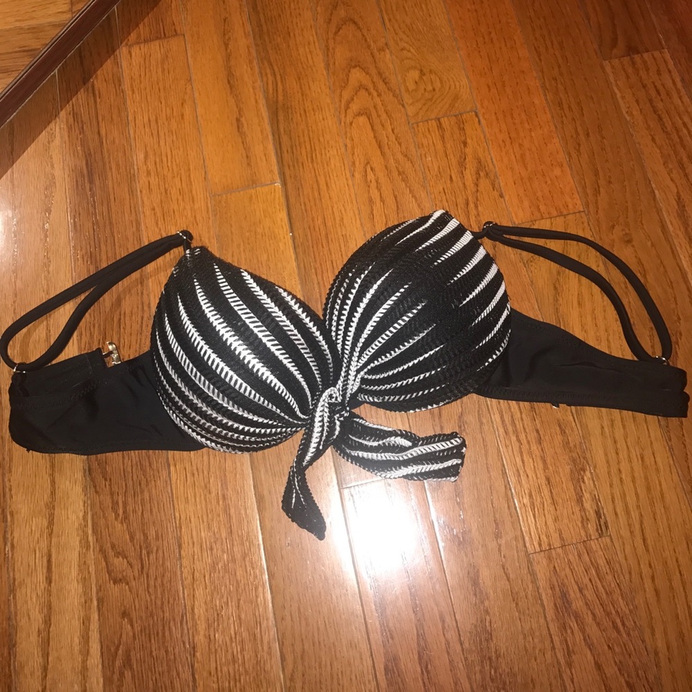 Black and white bikini top and bottom