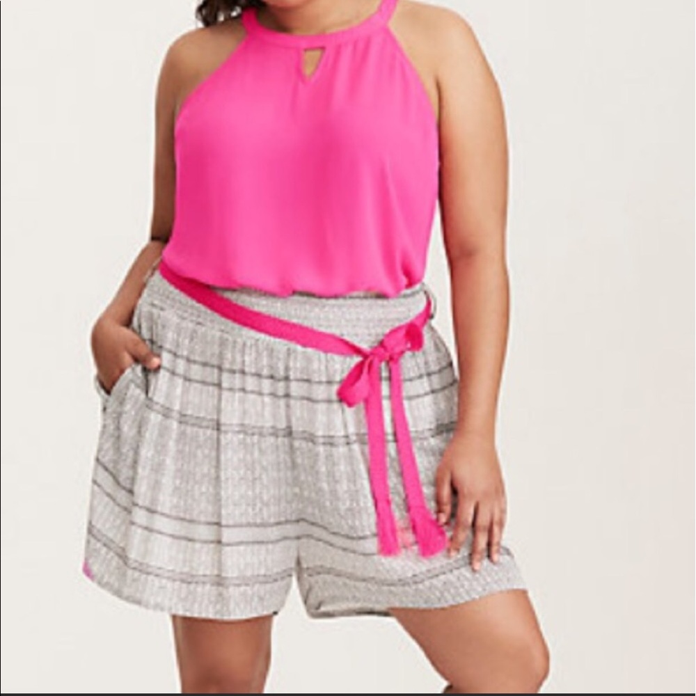 Torrid Black& white shorts w/pink belt 💞🖤💞