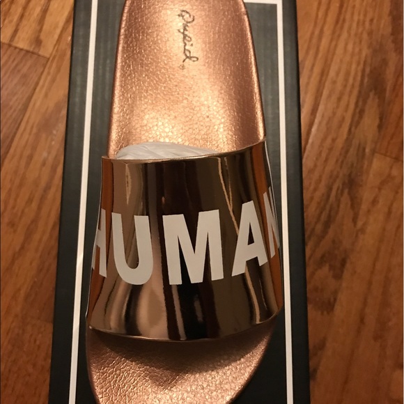 Shoes/Flip Flops/Beach Slides - Picture 3 of 3