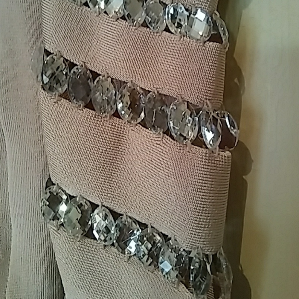 Dress - Picture 3 of 3