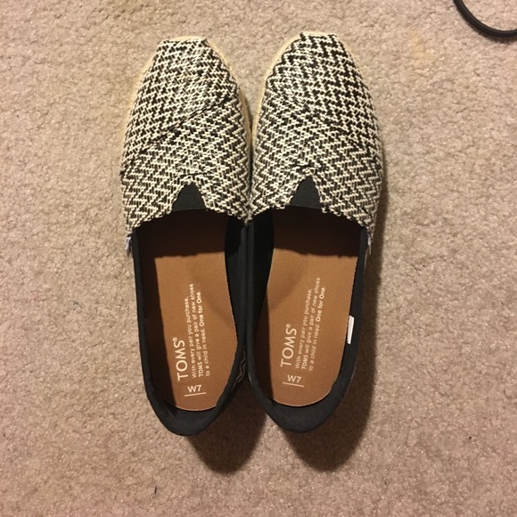 Toms Shoes - TOMS