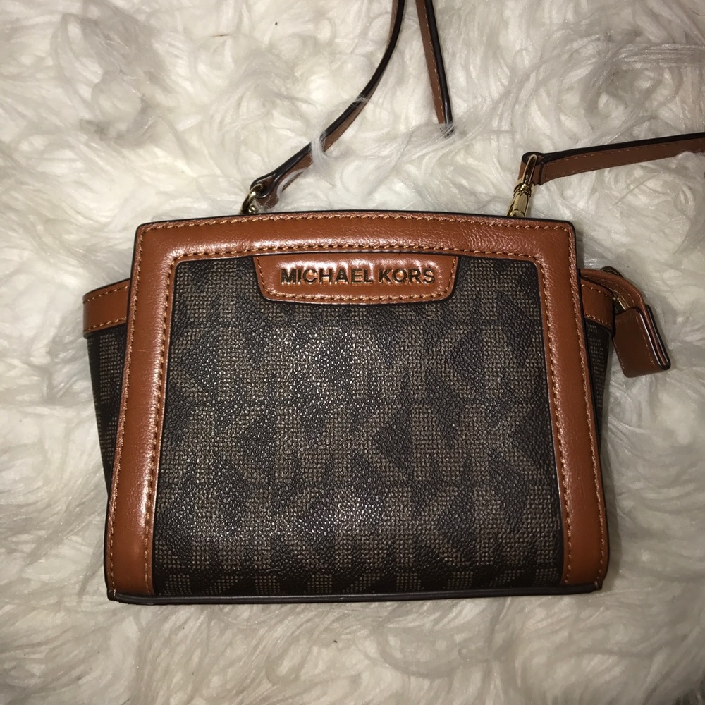 Michael Kors Mini Selma Crossbody