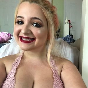 Meet your Posher, Tia