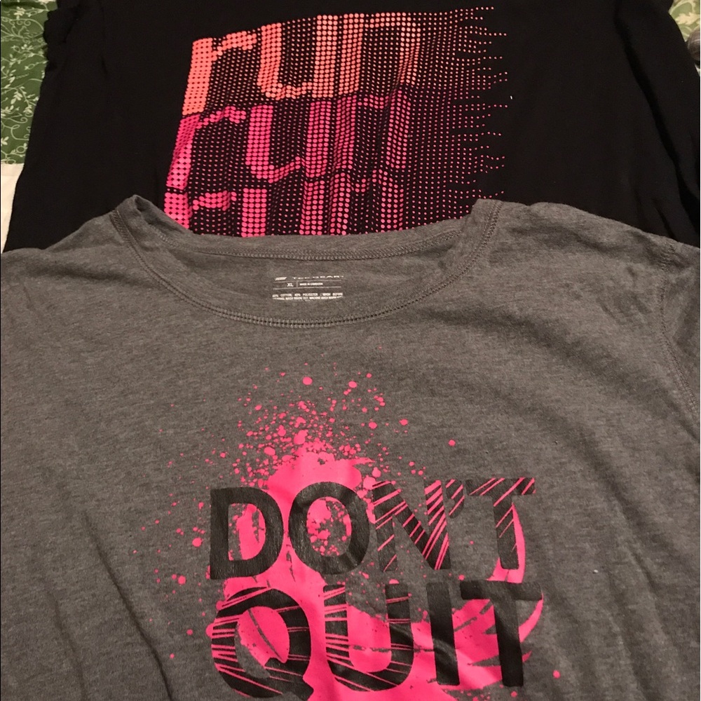 Set of two workout shirts