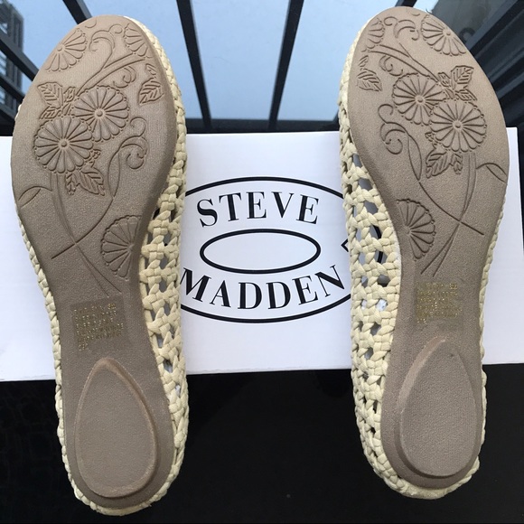 Steve Madden Helena Ballet Flats NIB Taupe - Picture 2 of 5