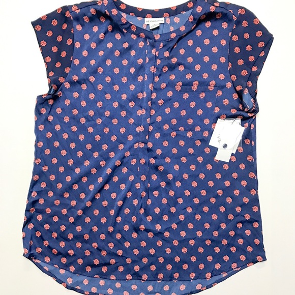 Liz Claiborne Tops - Navy Patterned Short Sleeved Blouse