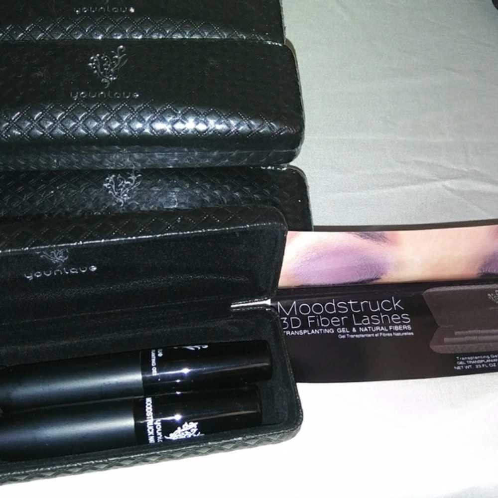 1 brand new unopened Unique Makeup Set Moodstruck