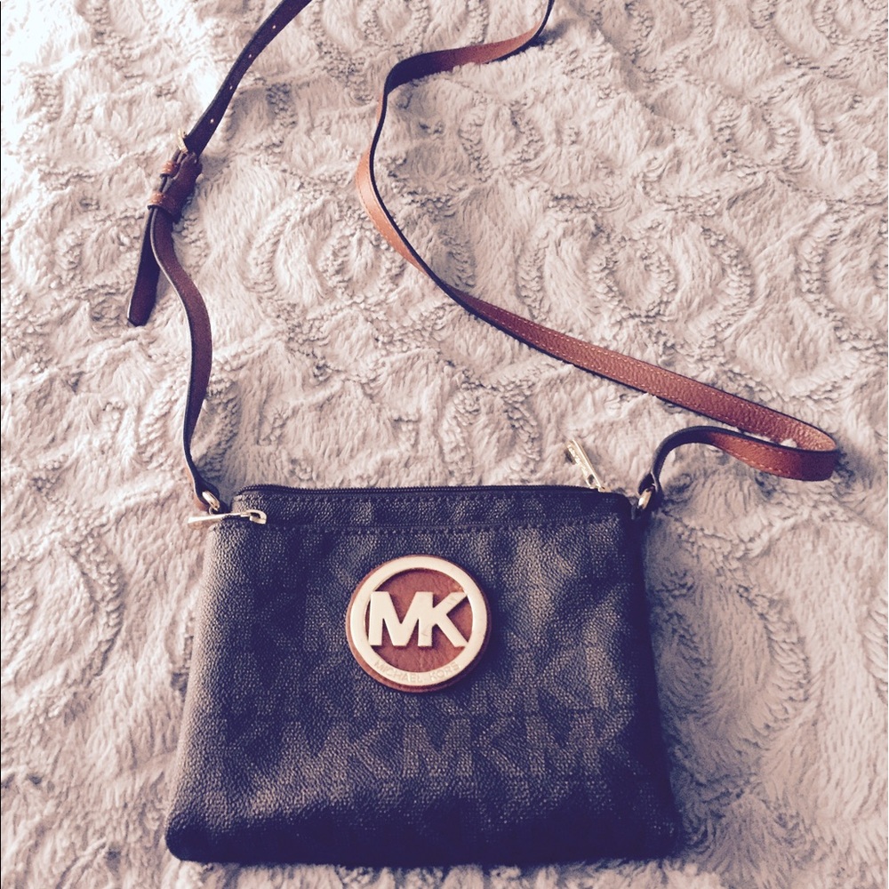 Michael Kors crossbody purse in EUC 👜