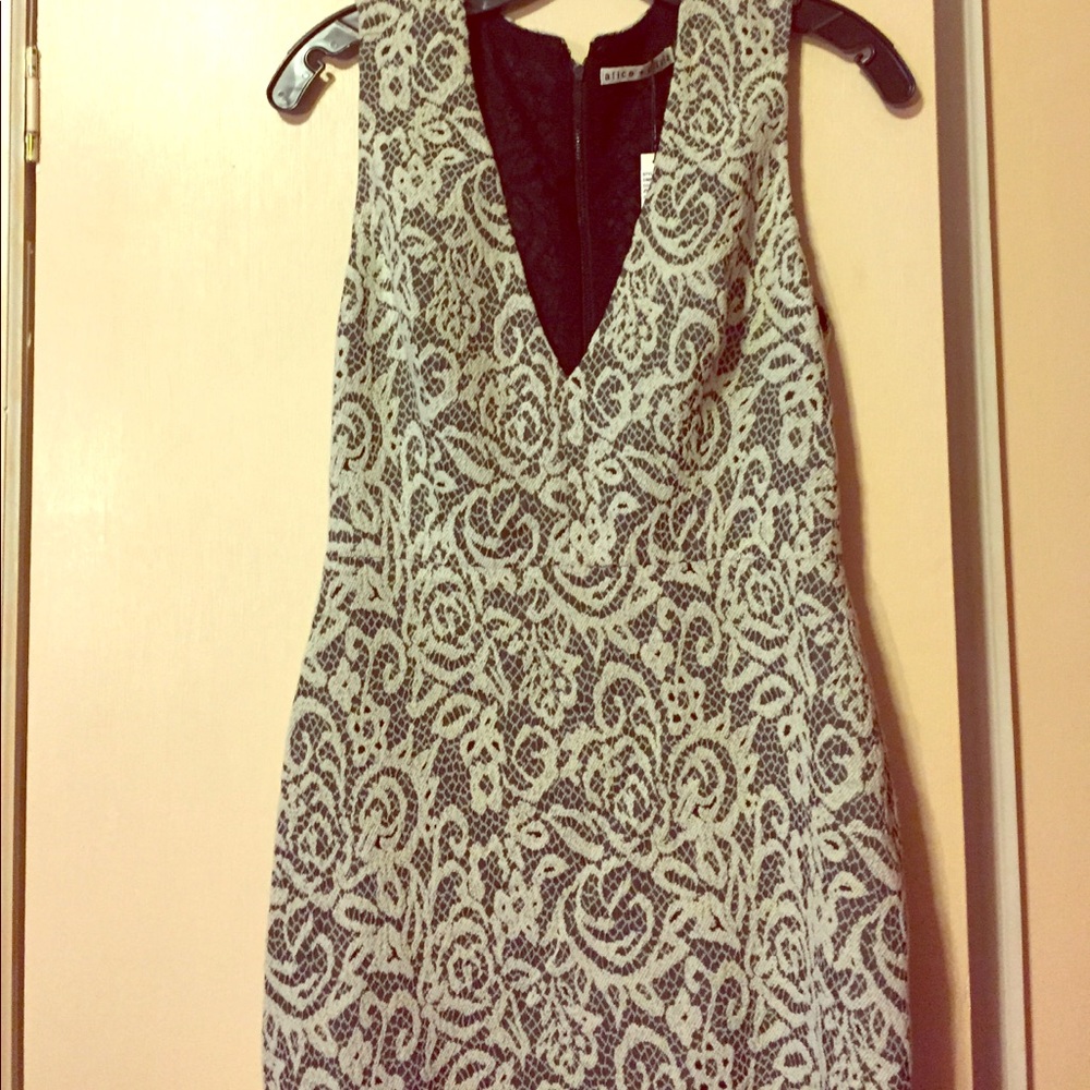 Alice & Olivia knee length V neck bodycon dress