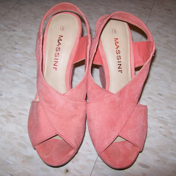 Pink suede wedges - Picture 2 of 4