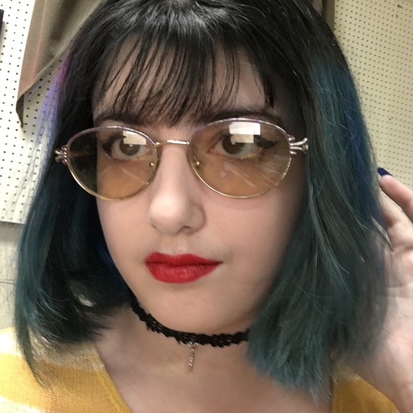 Meet your Posher, Nicole - Picture 3 of 4