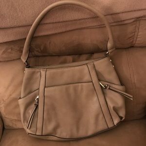 Simply chic tan shoulder bag!
