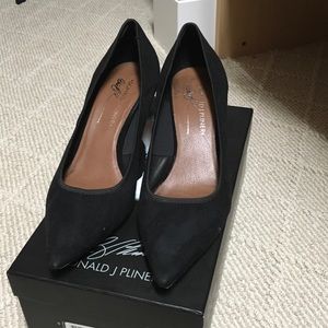 Micro Suede gently used Donald Pliner size 9 pumps