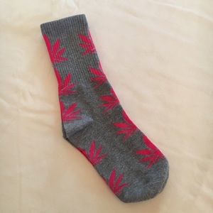 Unisex Gray And Pink Pot Leaf Crew Socks OS